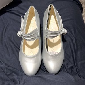 Silver Strap Pump, velcro adjustable straps, 9 Wide, Never used.